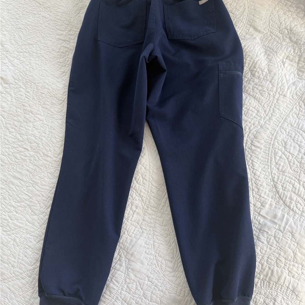 Navy Figs Small Petite Zamora Joggers - Picture 2 of 3